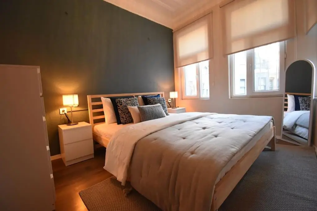 Stunning 6BR 4Bath near Tram