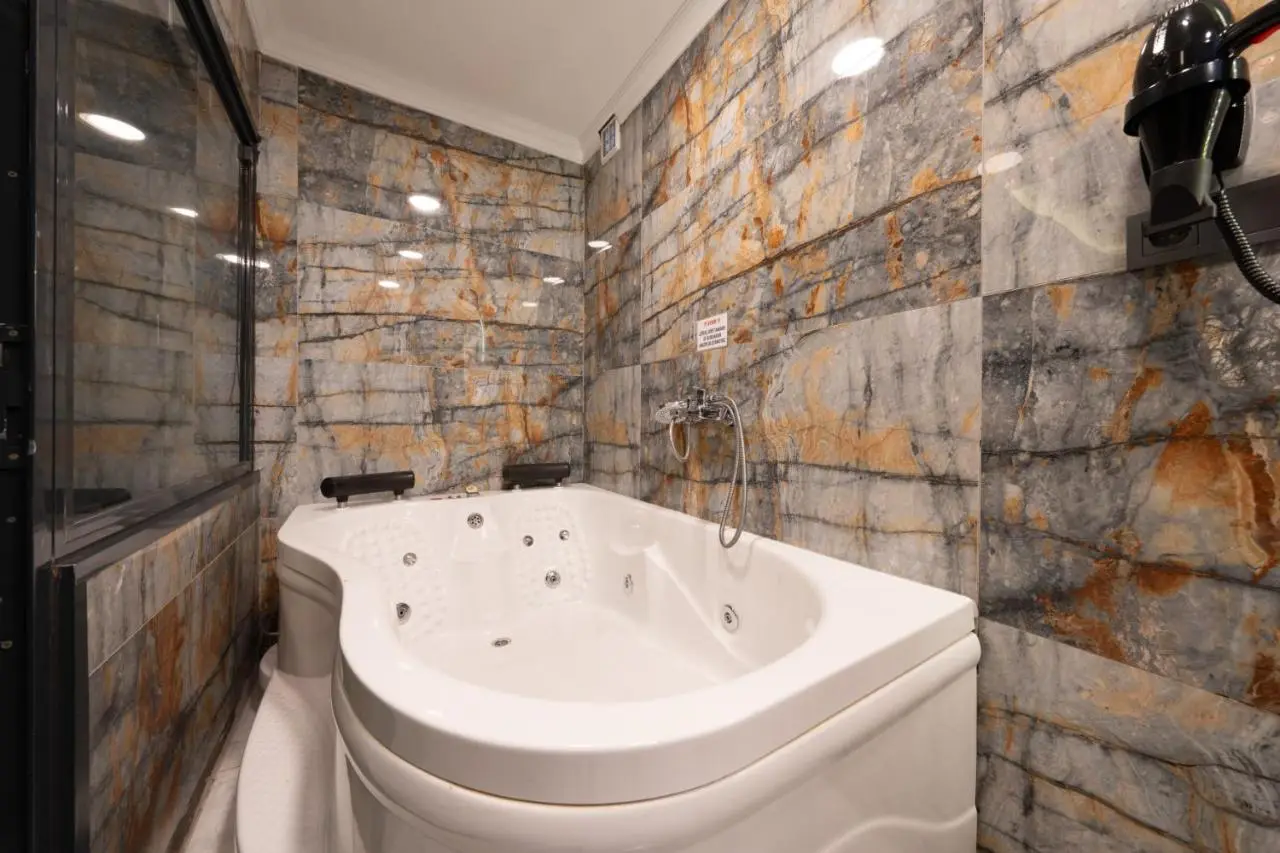 216 Eagle Palace Suite
