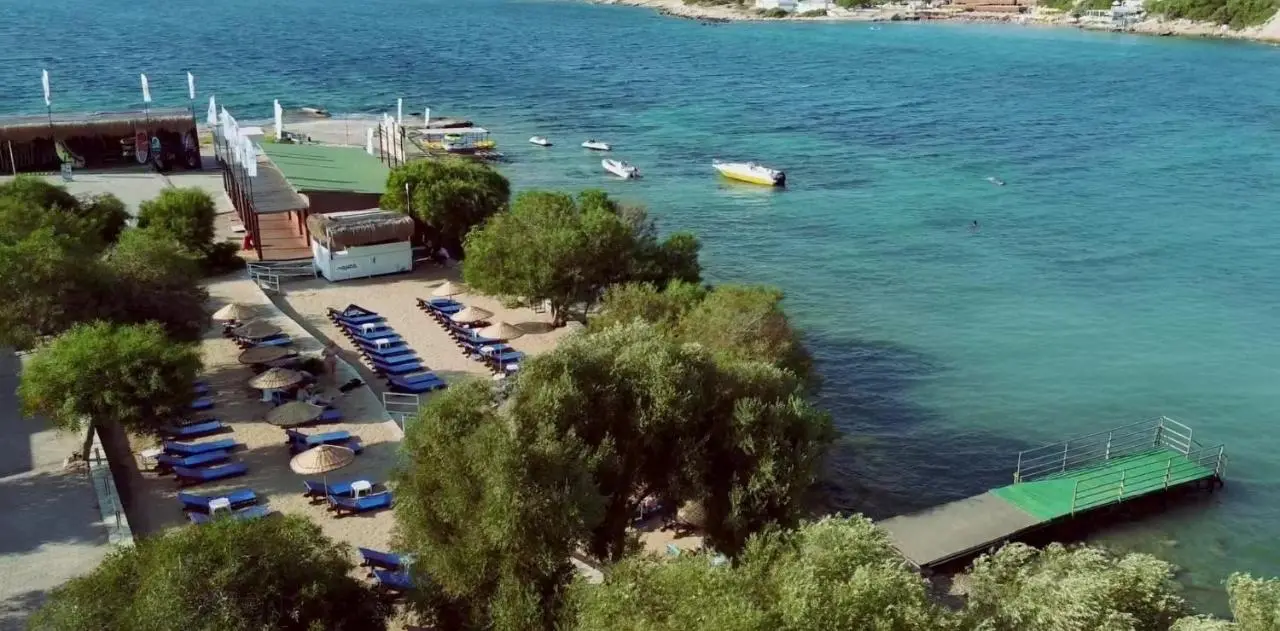 Maya Bistro Hotel & Beach
