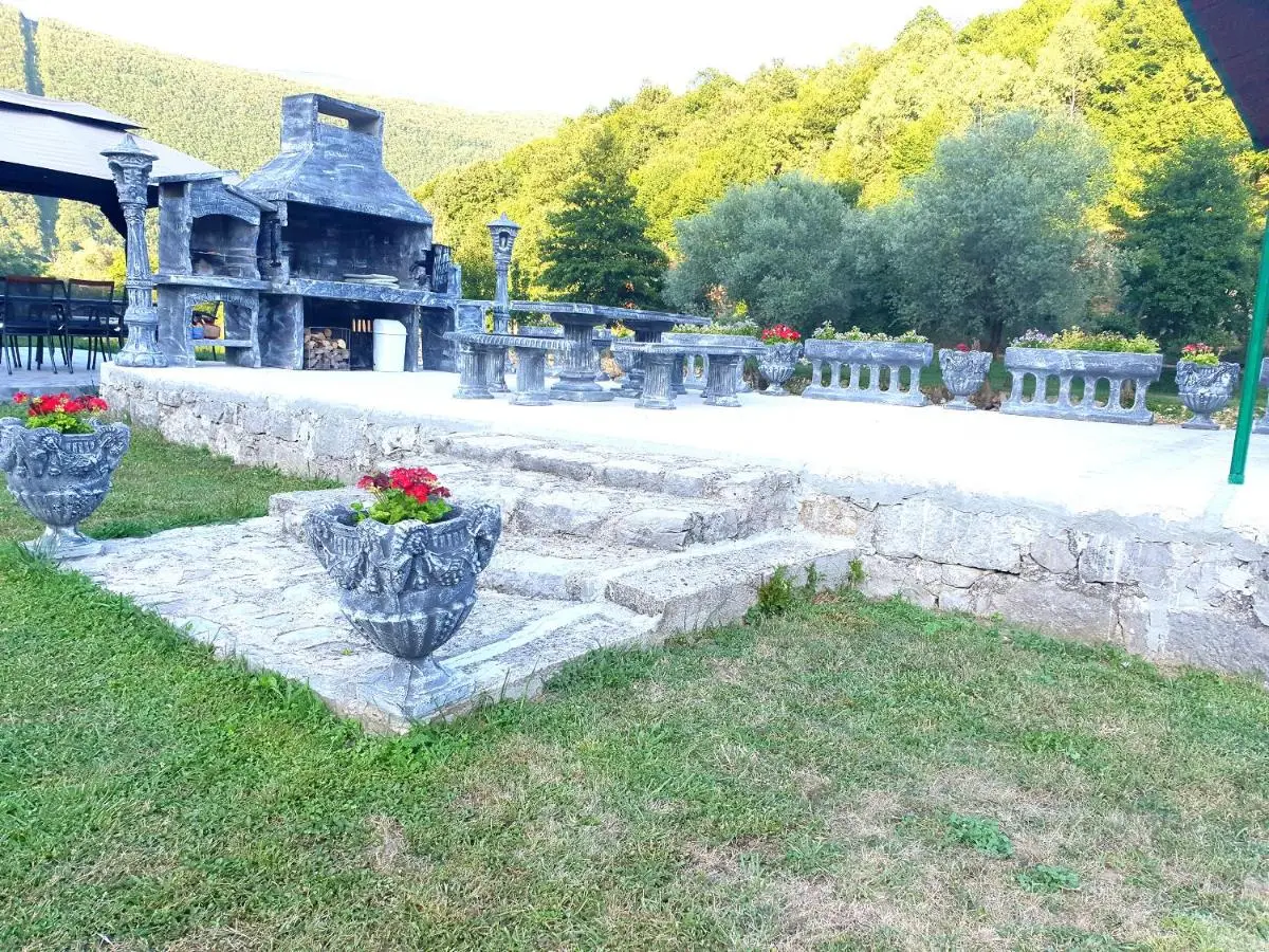 Saraj Guest House