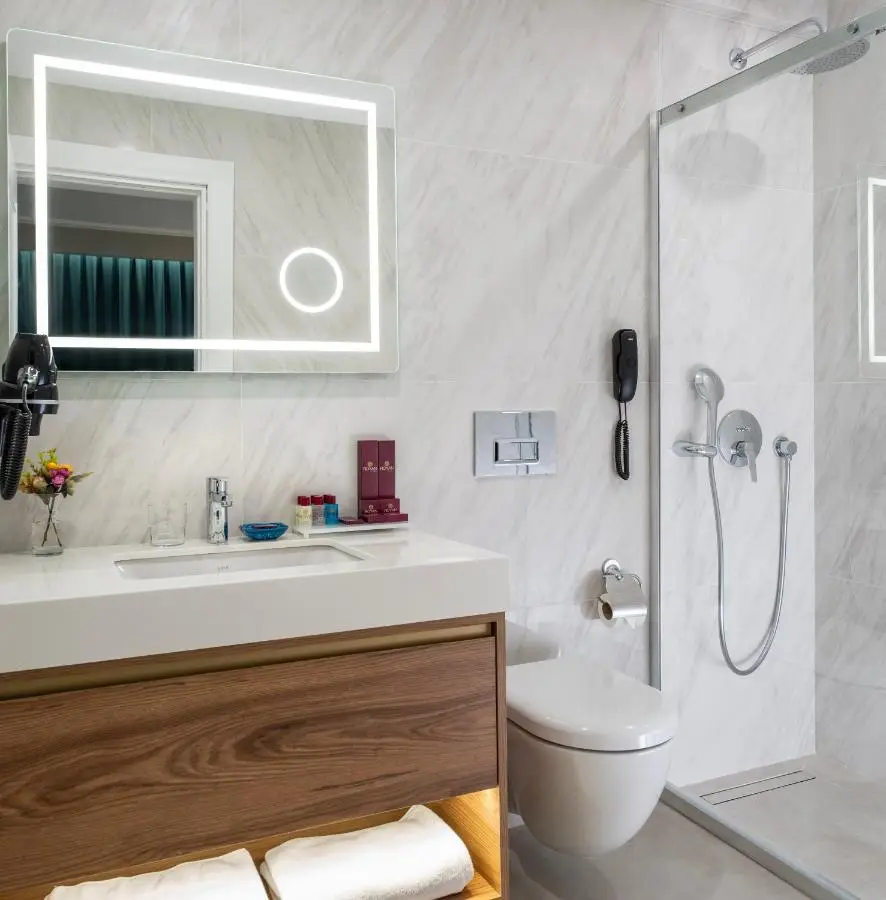Royan Suites