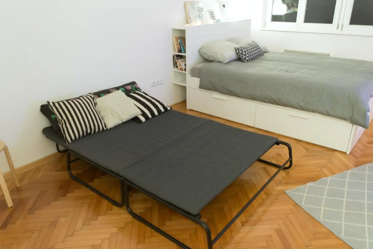 Sunny & Quiet Studio - Central Location