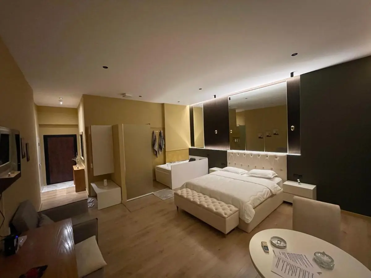 Luxury Jacuzzi Suite- Astir,Tirana
