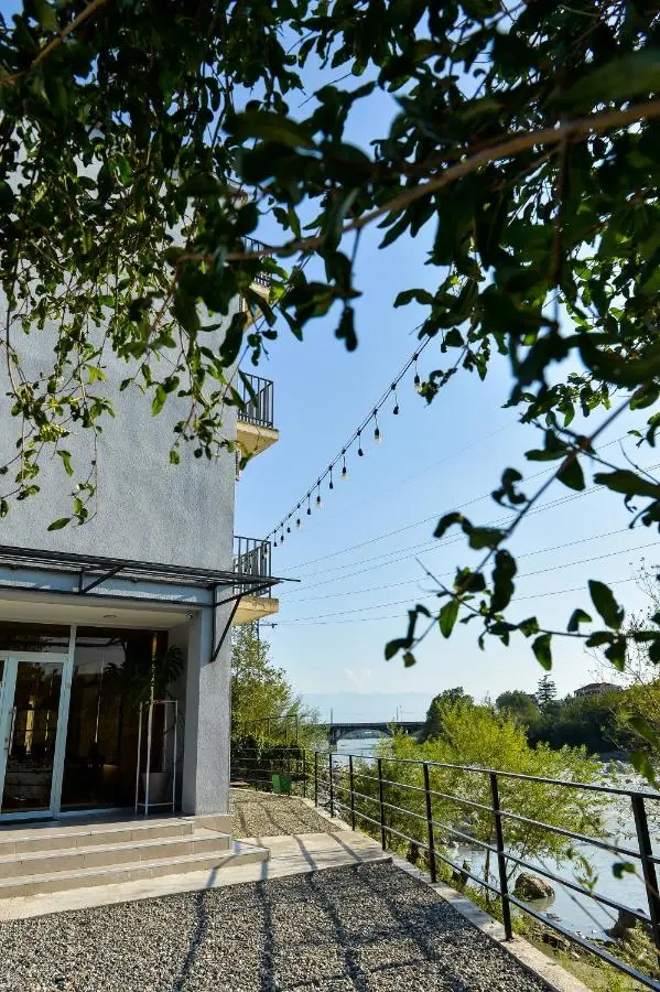 Four Seasons Riverside