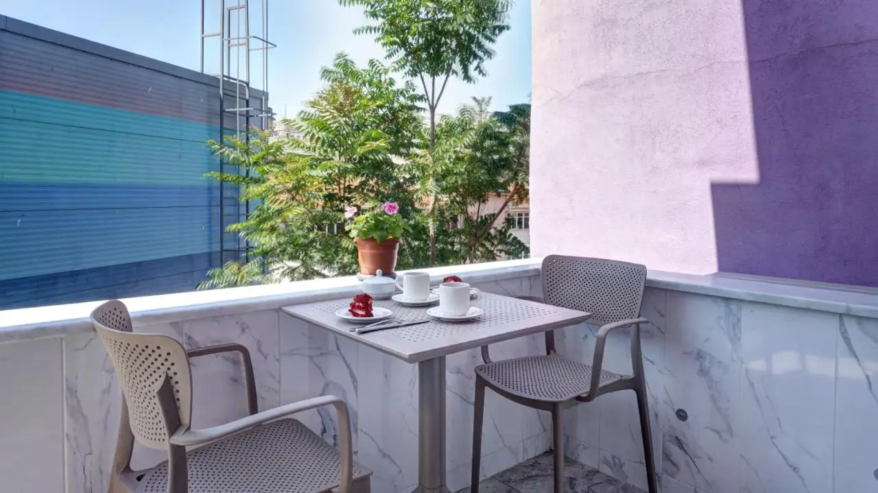 SEVEN ROSES APART HOTEL