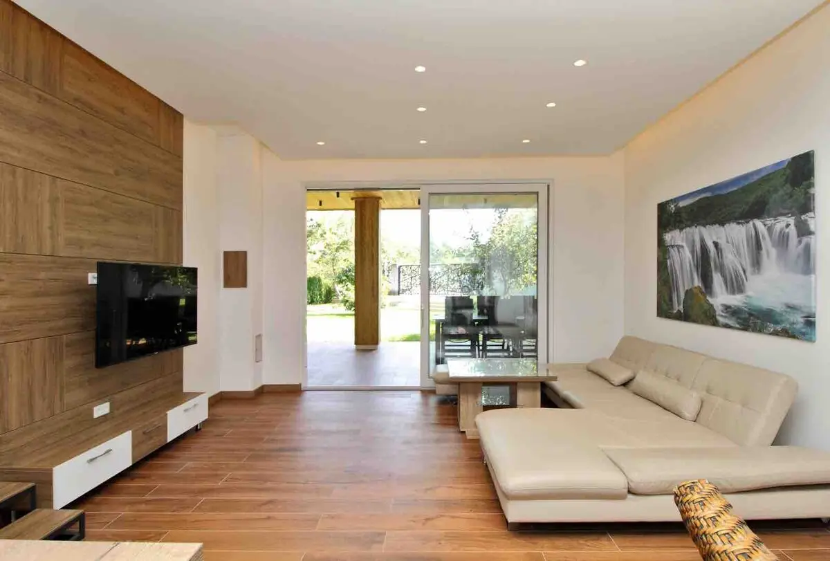 Villa Wood & Green Pool & Spa Residence