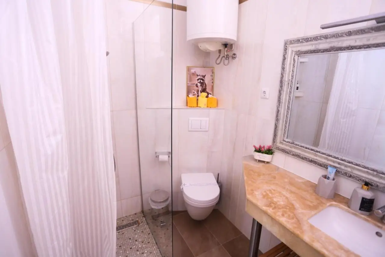 Main Street Retreat Apartment with Free Parking