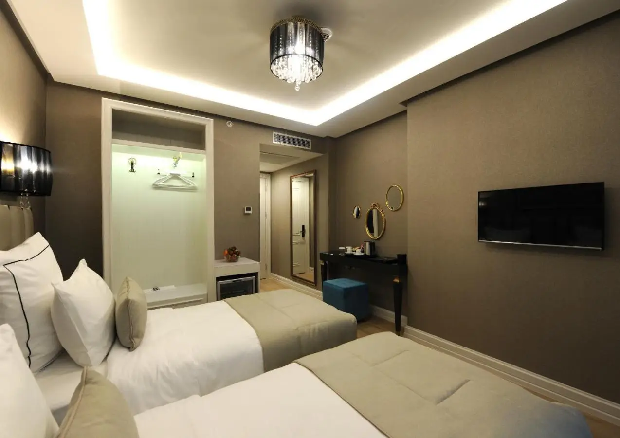 Le Petit Palace Hotel - Special Category