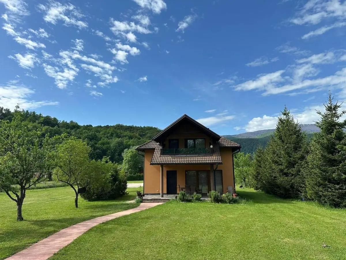 Cottage on Una