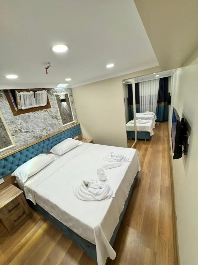 Riverside Hotel