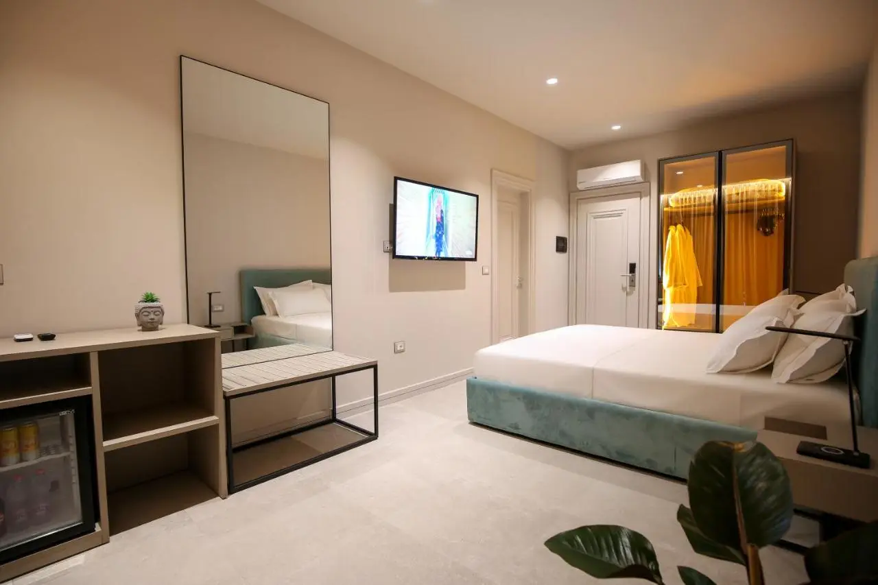 Toto Hotel & Apartments