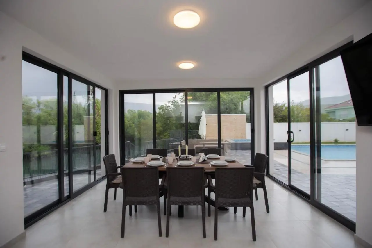Villa H
