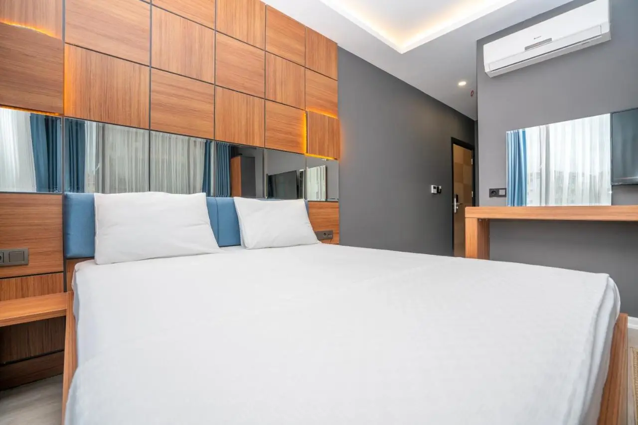 Center Suite
