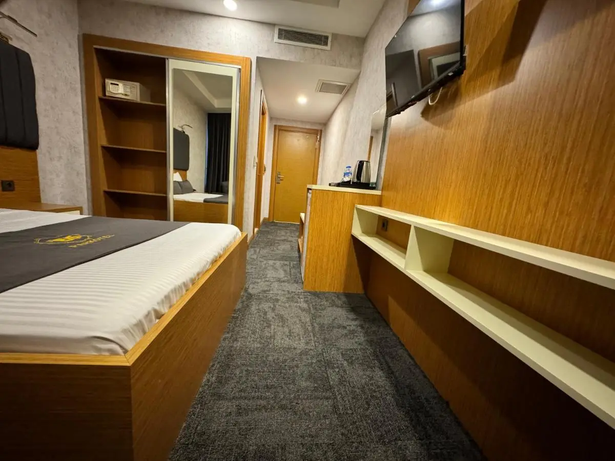 E5 PARK OTEL
