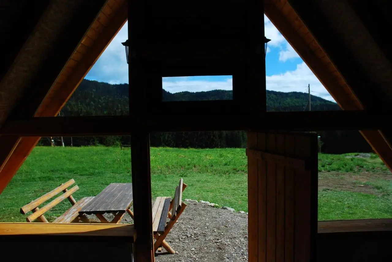 Mountain bungalows and a Hobbit House - Jazavčije Rupe