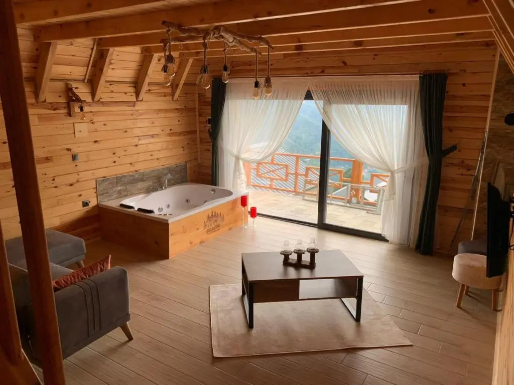 Cela Zeni Suit Bungalov