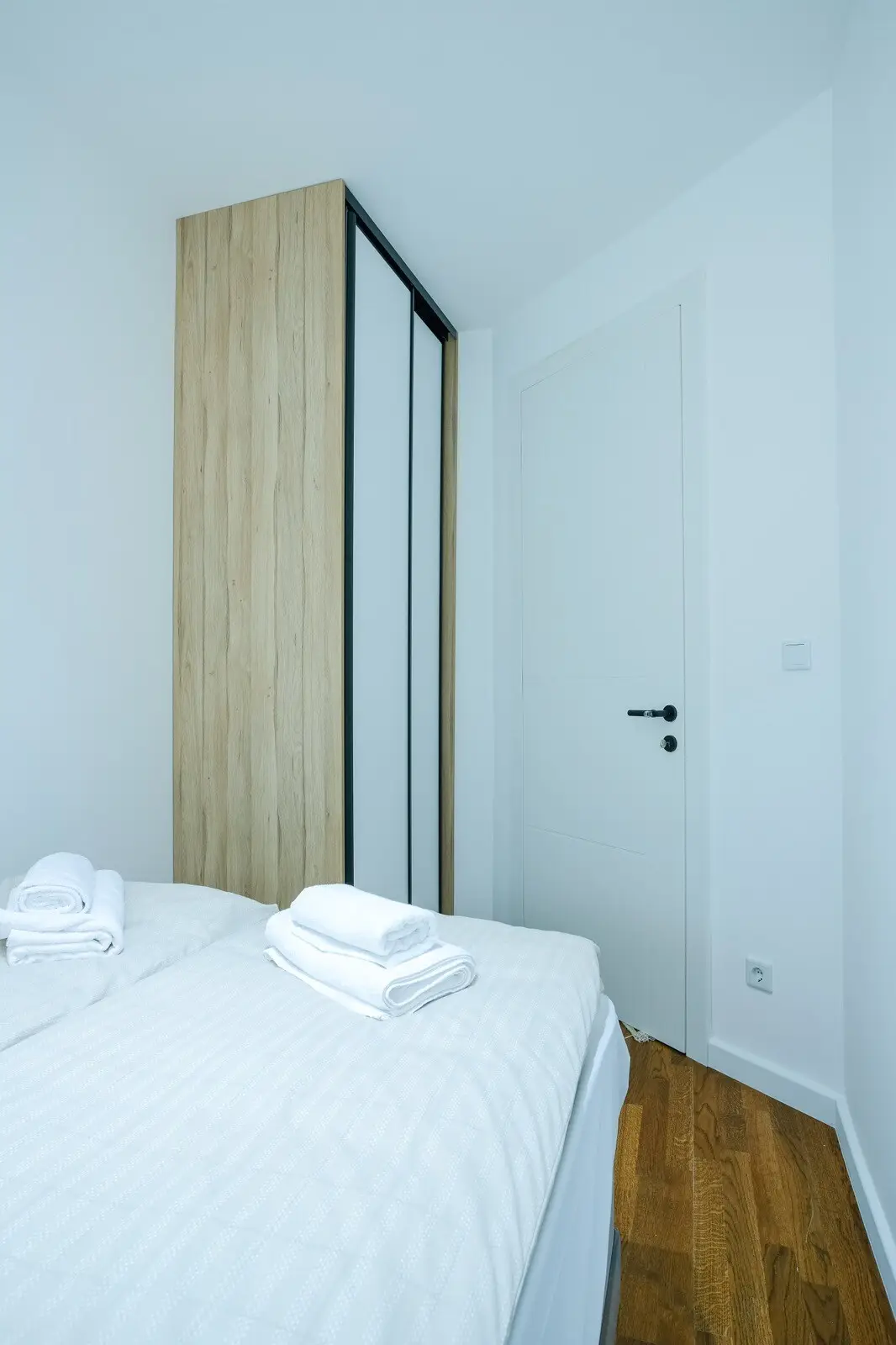Cozy & Modern 1bedrom apartment-Fre garage parking