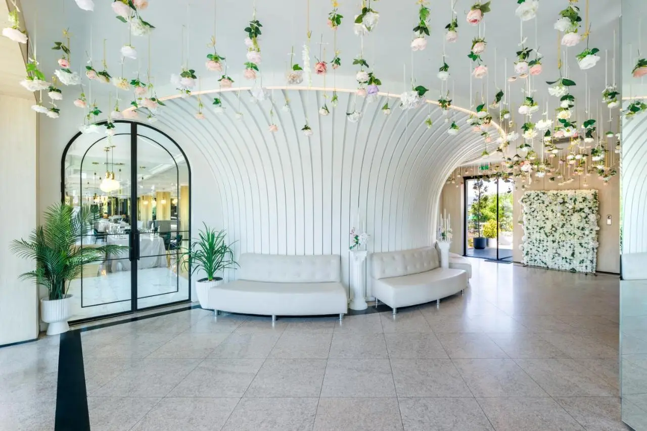 Cruise Hotel
