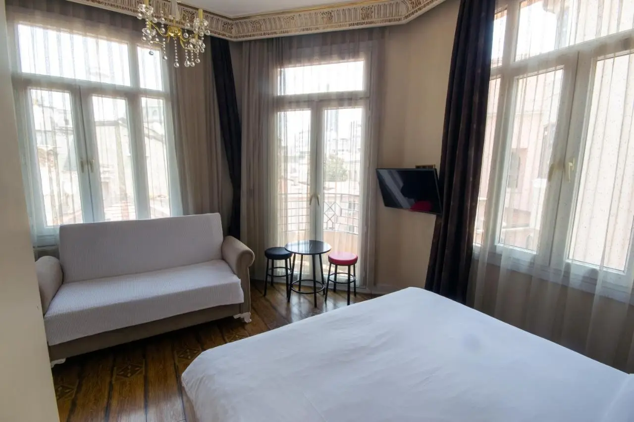 IQ Hotel
