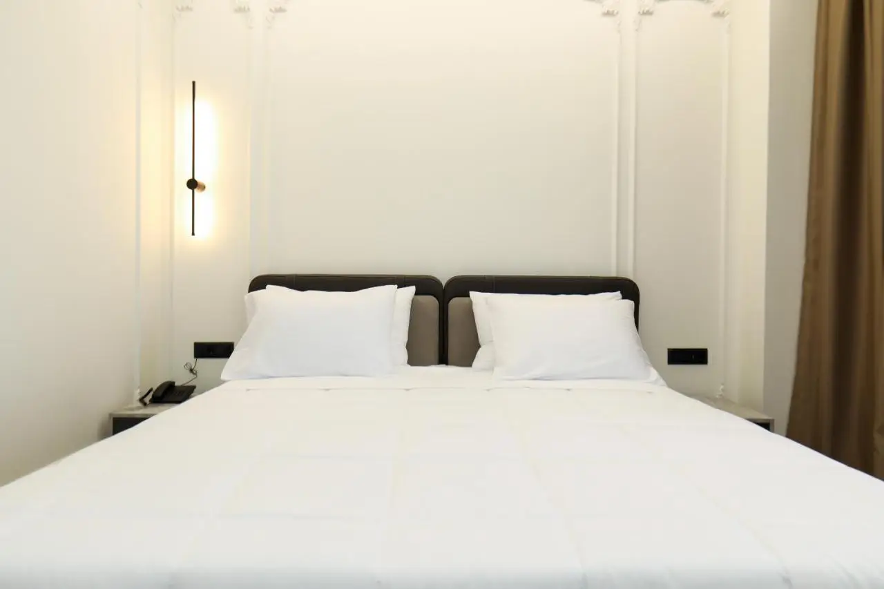 Hotel Adore