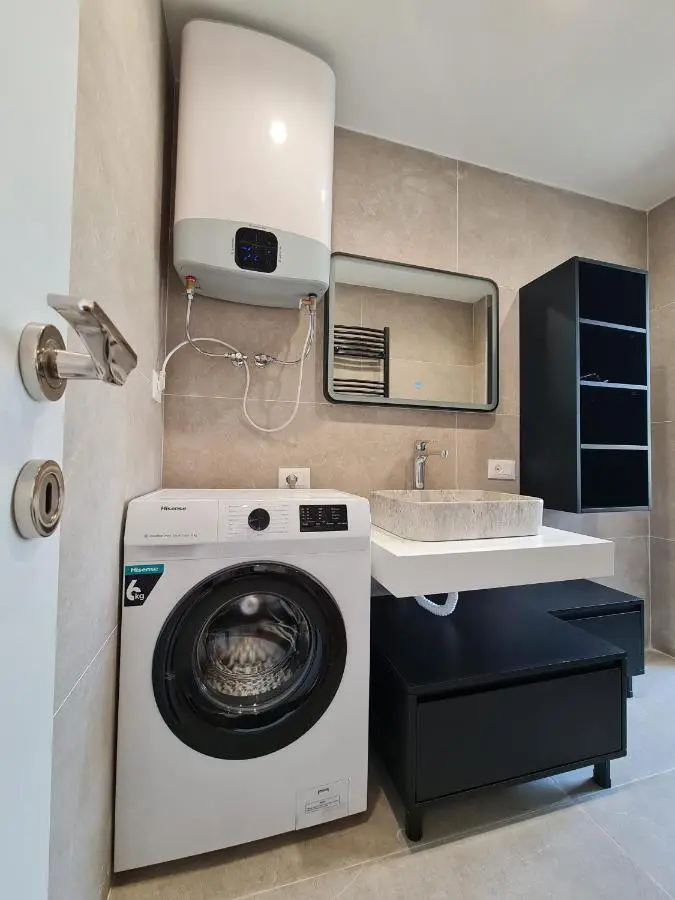 Adore - Modern Studio