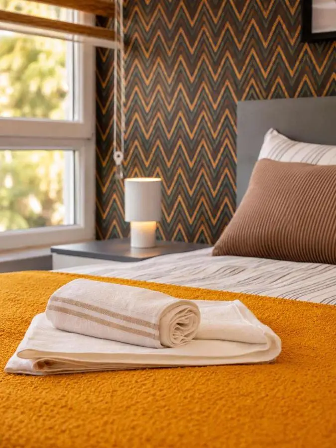 Hadrian Modern Amber Apartment in Prime Old Town Location