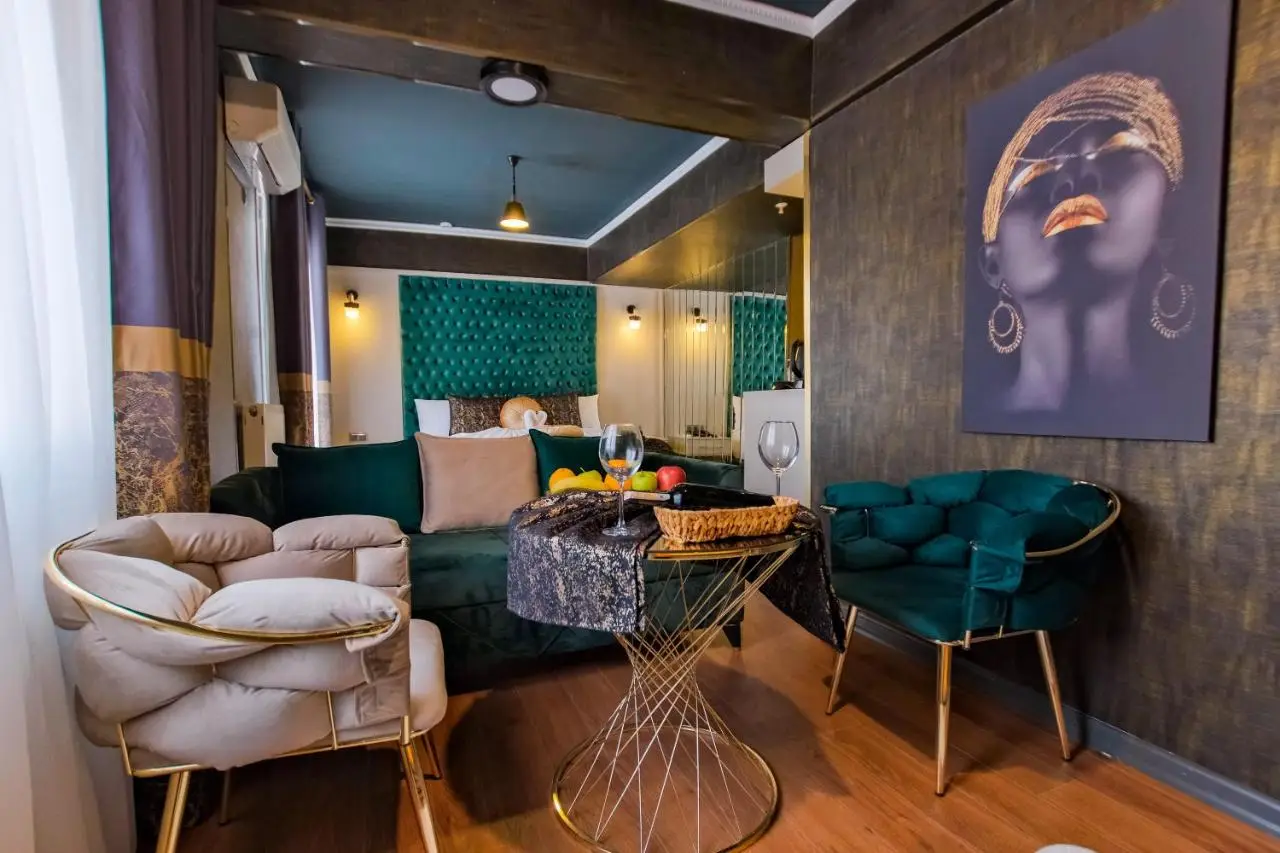 MOONDAY HOTEL