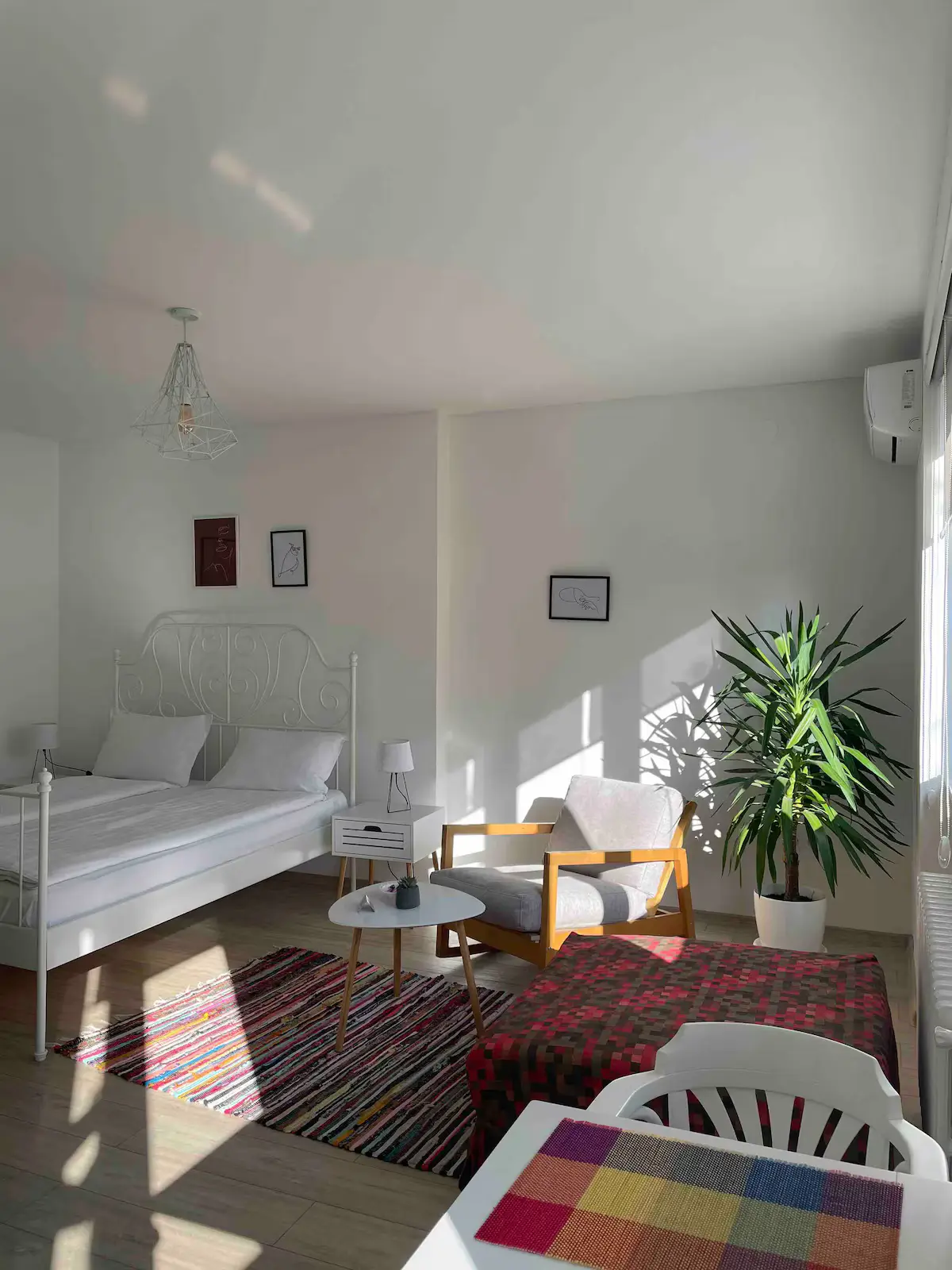 Beautiful White Studio Apartment Lejla