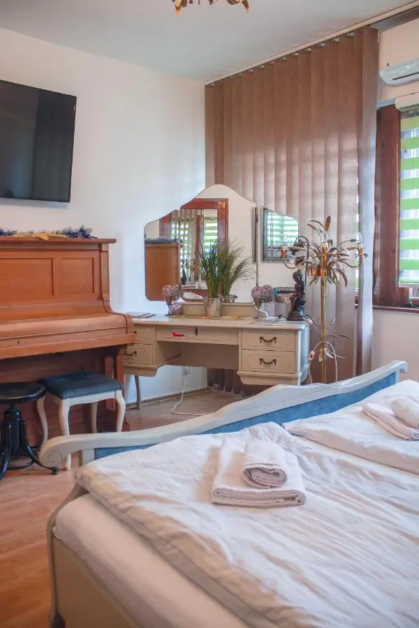 Pink Houdini Home