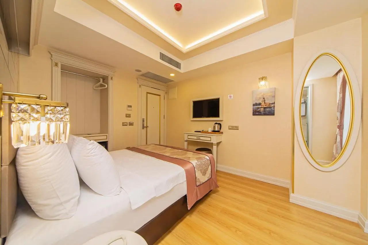 Grand Naki Hotel