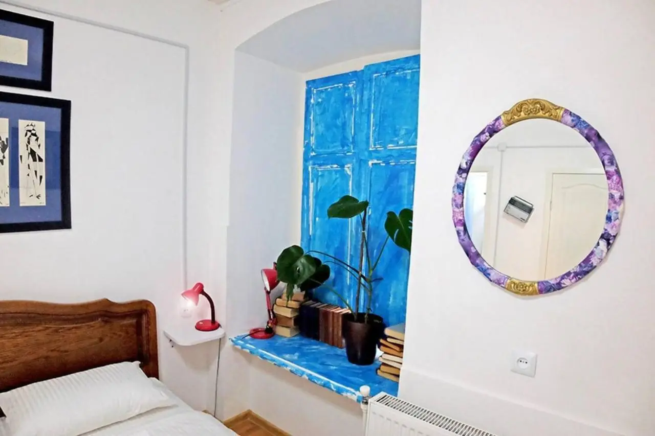 Room in Center 2