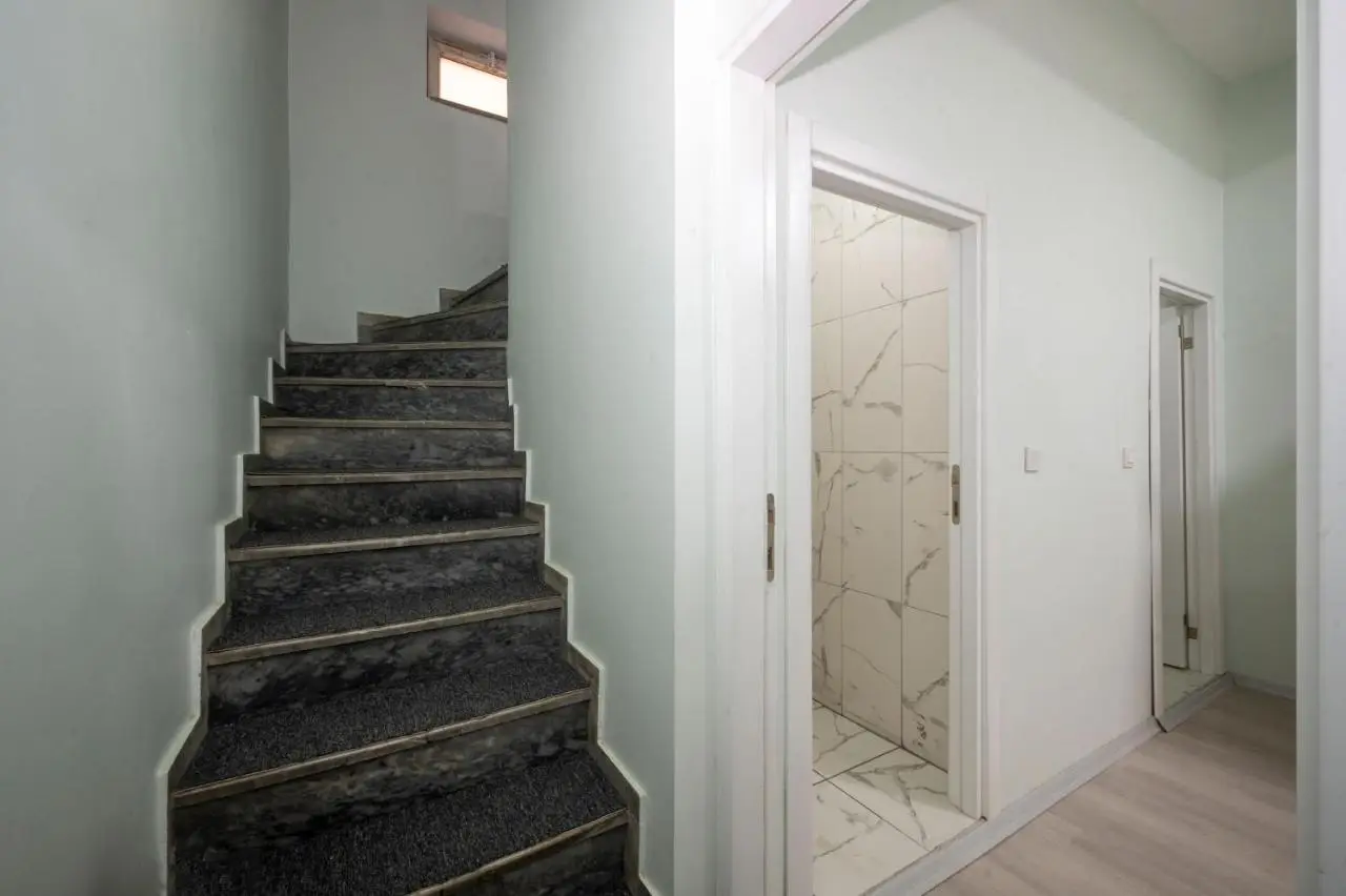 XALİLA HOSTEL & CAFE, MEN's ROOM, BEST IN ISTANBUL ,