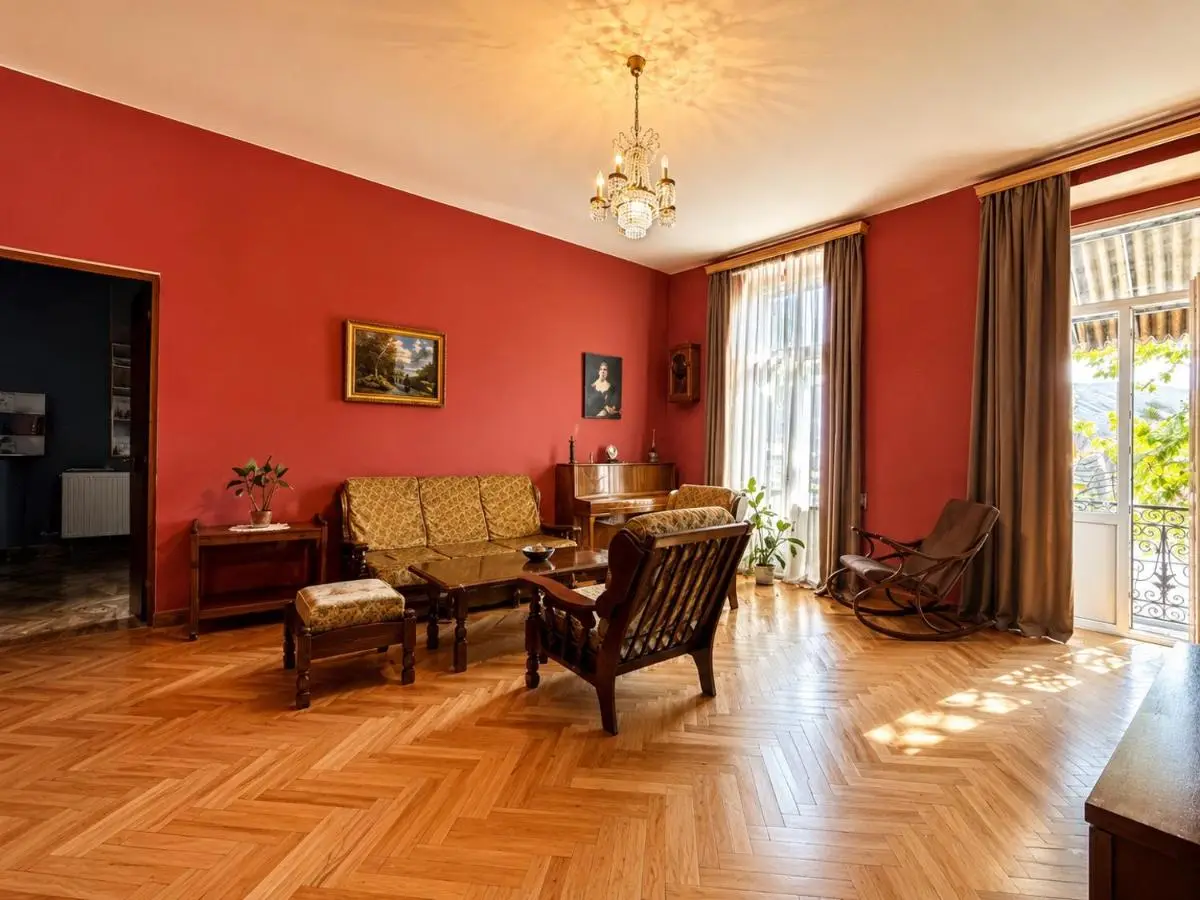 Lola Apartments TBS