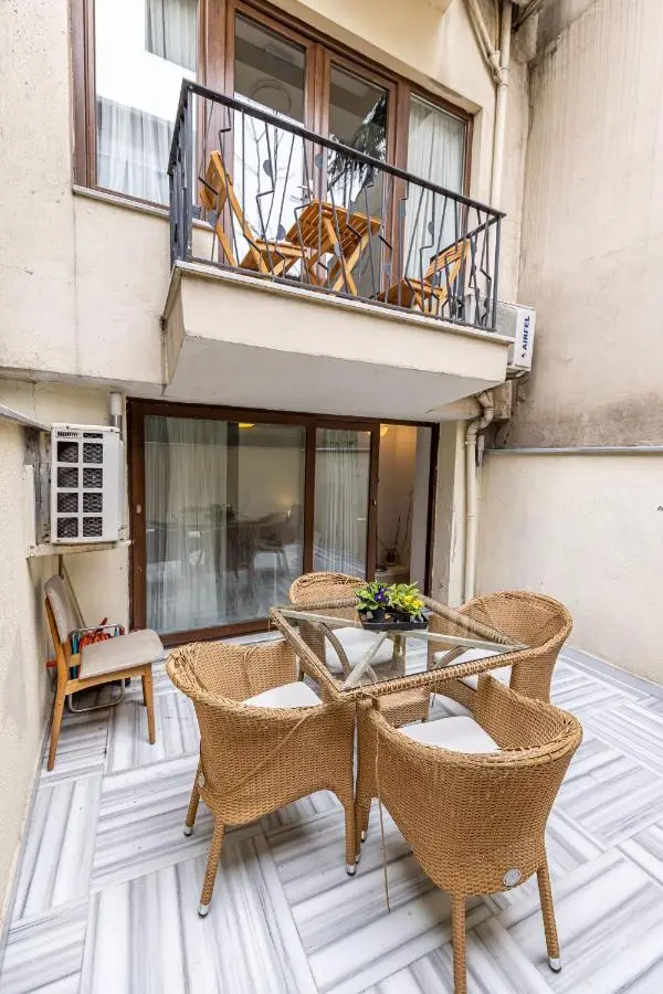 Calanthe Residence