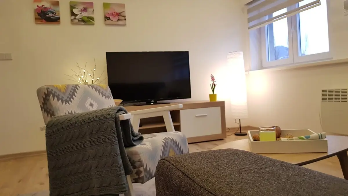 Charming rooftop apartment, EXCELLENT LOCATION