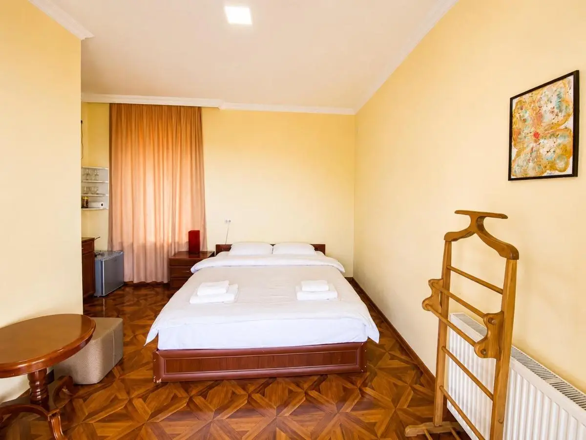 Lia's Guest House