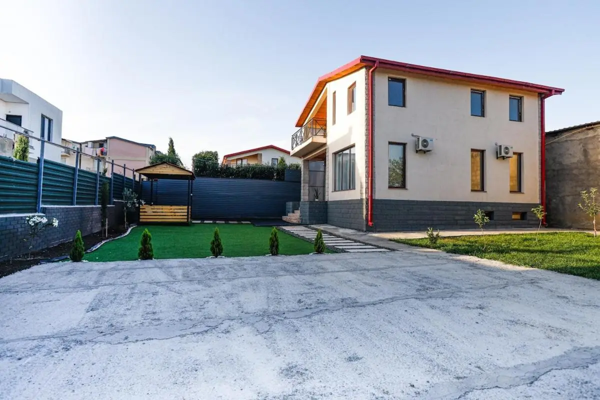 Brand-New 2BR House with Garden
