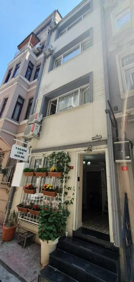 TAKSİM LİFE HOUSE