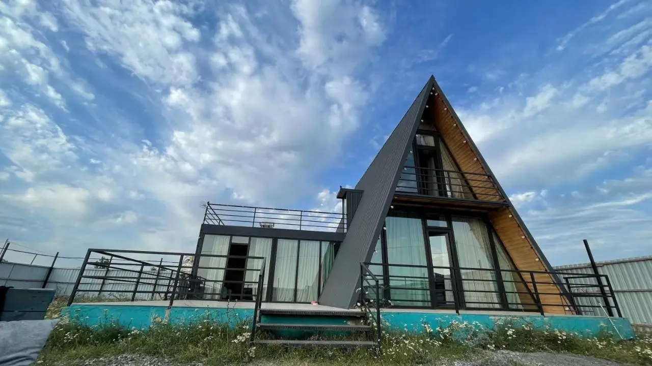 Alagi Cottage at Bazaleti lake