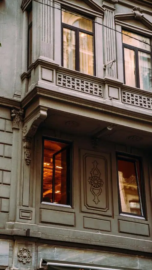 DeCamondo Residence