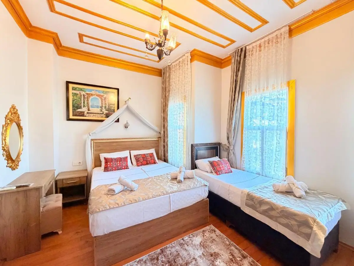 April Mansion