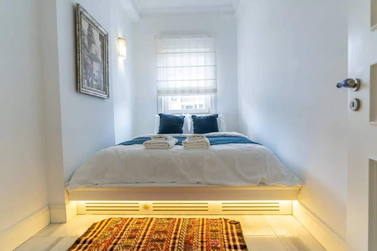Cozy Getaway - Warmth and Comfort in the City