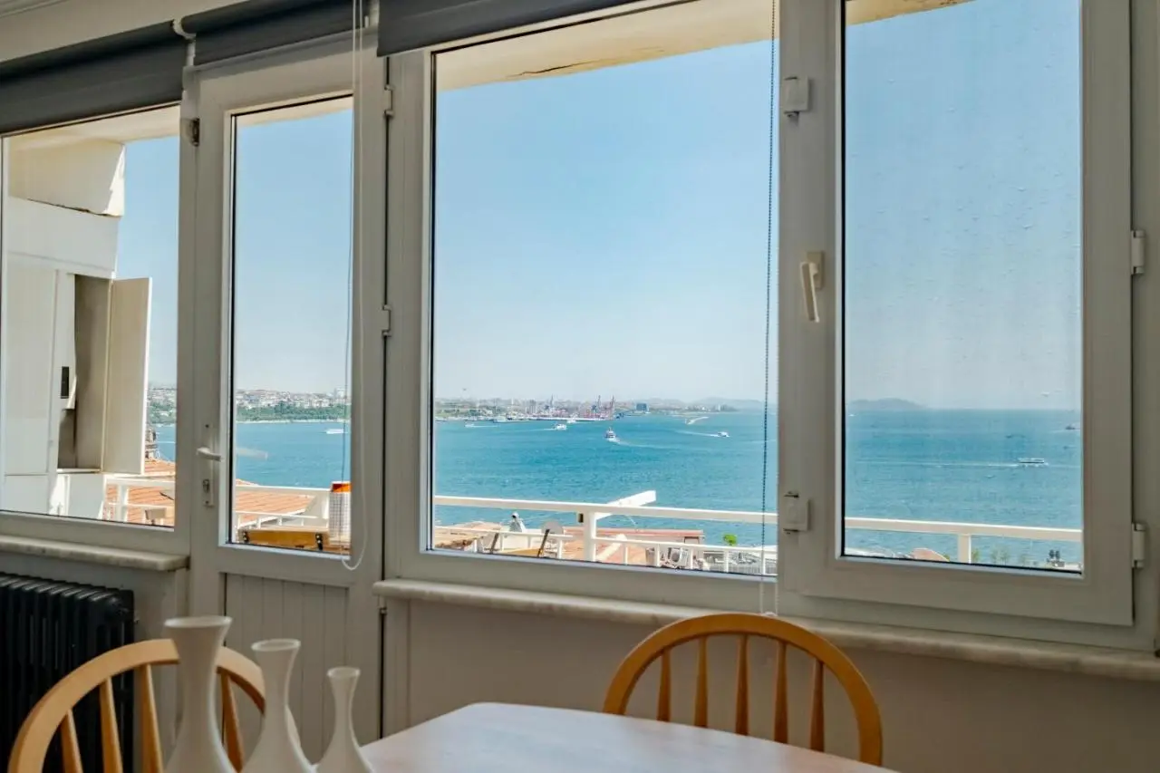 Spacious Sea View Family Suite in Managed Aparthotel with Balcony