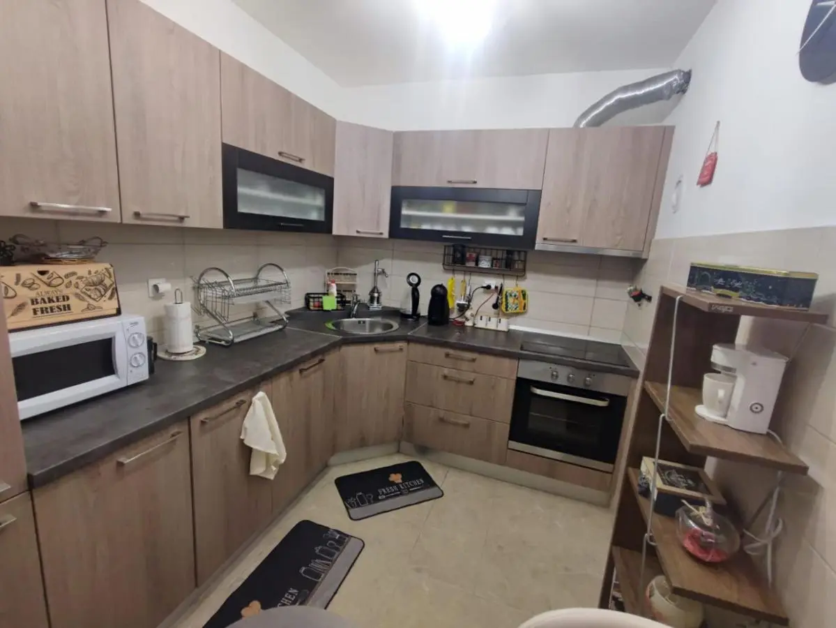 Yellow Corner Lux apartment, Lukavica, Istocno Sarajevo near Airport - free parking