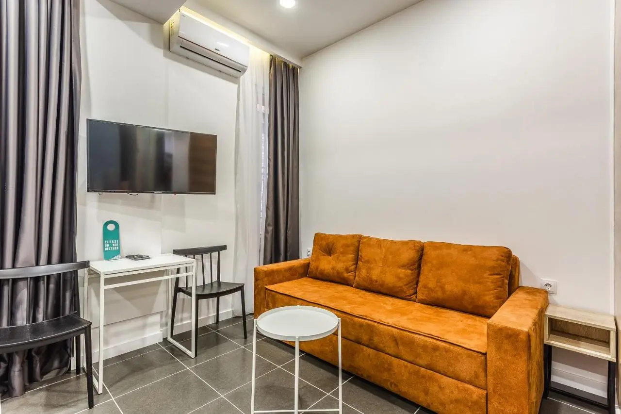 8 Rooms Apartotel On Meidan