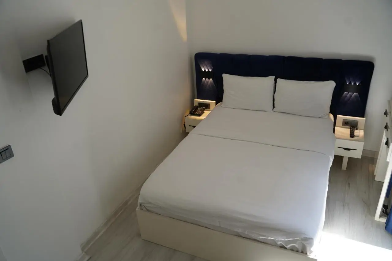 Sword Suit Hotel