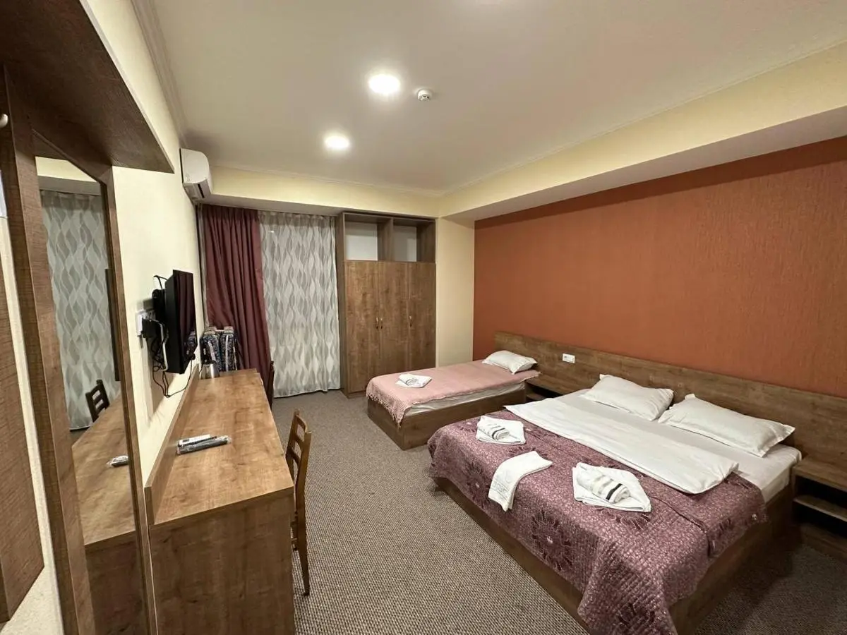 5 Rooms near 300 Aragveli metro station