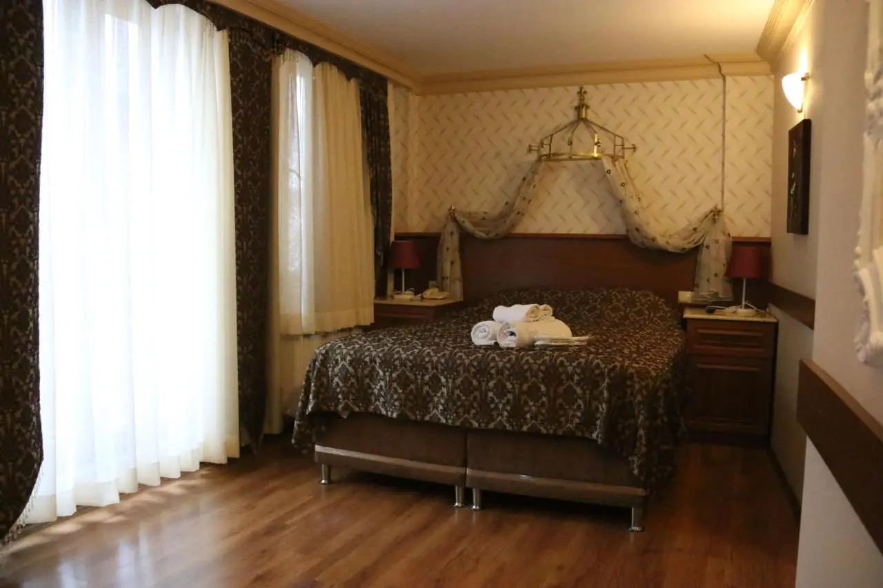 Grand Peninsula Hotel