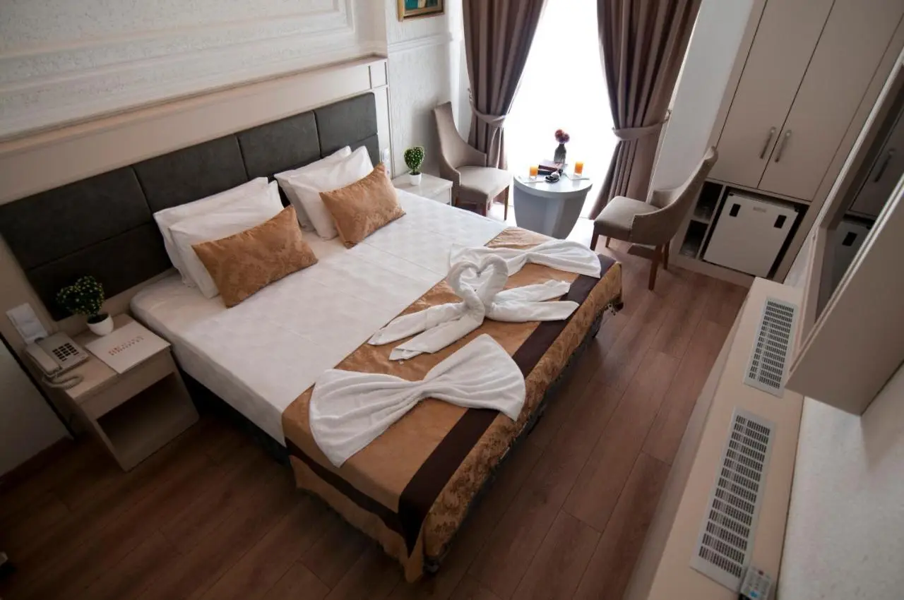 Royce Hotel