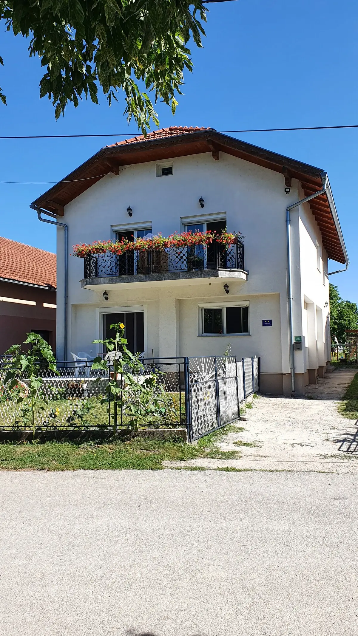 Lovely 2 bedroom apartment next to river Una!